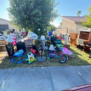 Yard sale photo in Cathedral City, CA