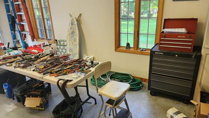 GATAGE/MOVING SALE photo