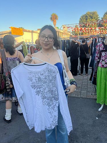 Y2k yard sale photo