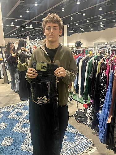 Y2k yard sale photo