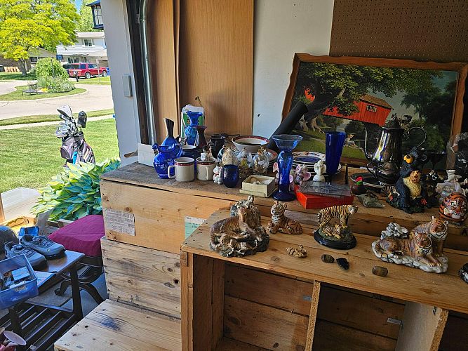 Huge yard sale photo