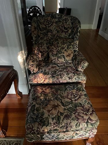 Tag sale photo