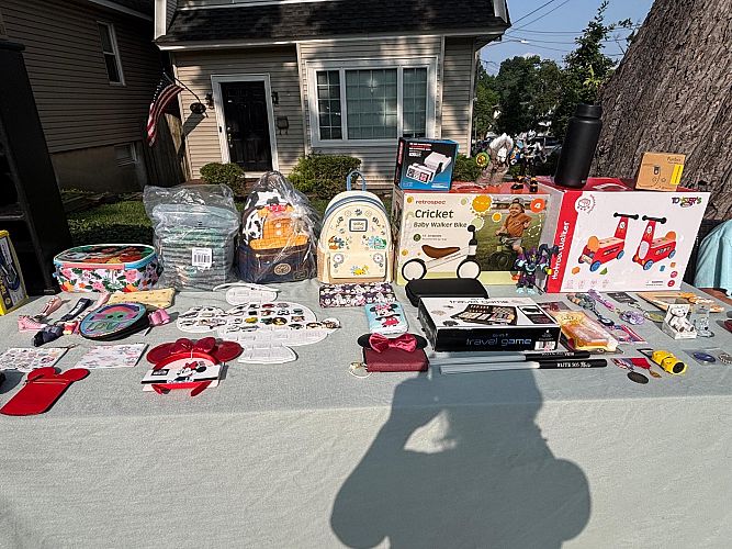 🏡🌞 SATURDAY 7/25 & SUNDAY 7/26 INDOOR & OUTDOOR YARD SALE! 240 MANOR RD🌞🏡 photo