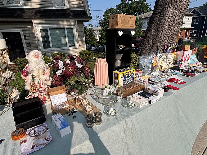 🏡🌞 SATURDAY 7/25 & SUNDAY 7/26 INDOOR & OUTDOOR YARD SALE! 240 MANOR RD🌞🏡 photo