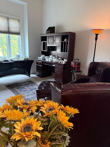 744 Windsor ct Estate sale photo